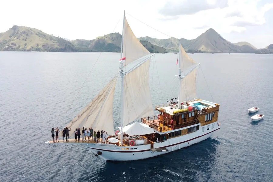 Lombok Flores Boat